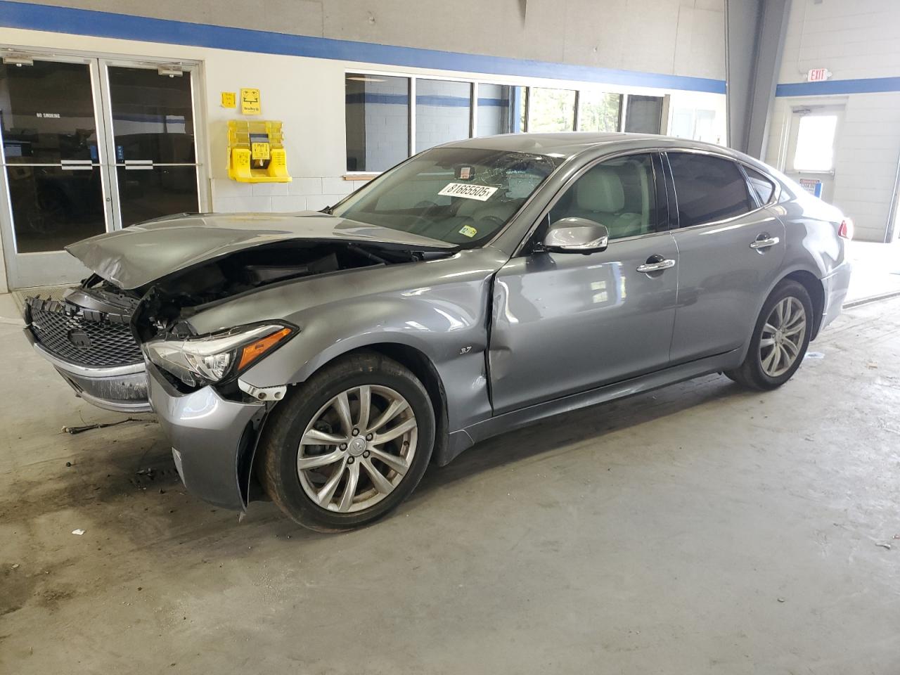 INFINITI Q70 3.7