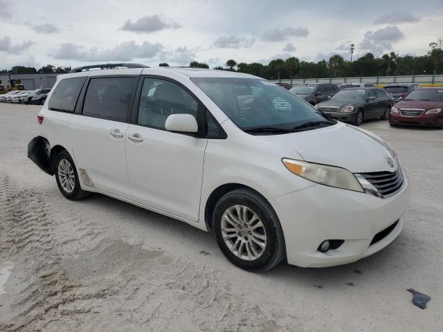 2016 TOYOTA SIENNA XLE 5TDYK3DC8GS720138