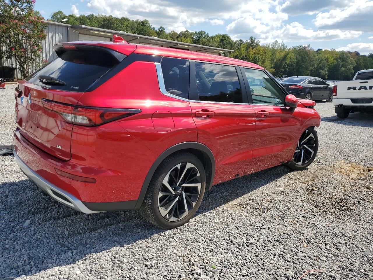 MITSUBISHI OUTLANDER SE