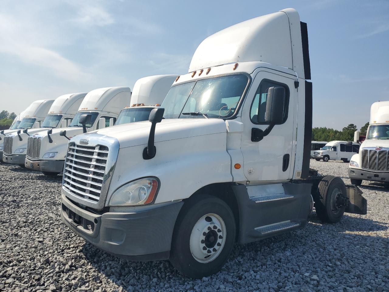 Lot #3239988484 2015 FREIGHTLINER CASCADIA 1