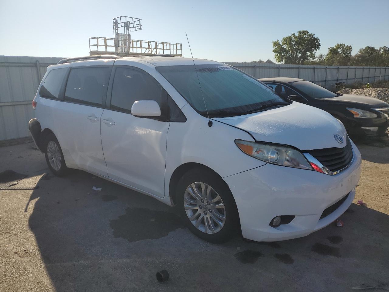 TOYOTA SIENNA XLE