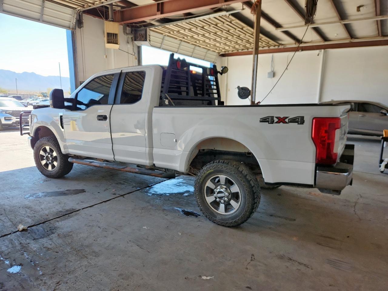 FORD F-250 SUPER DUTY