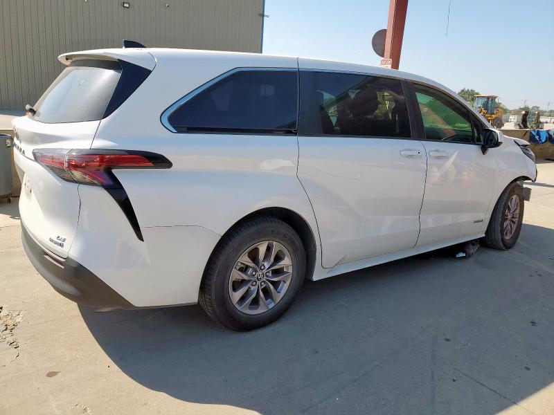 2021 TOYOTA SIENNA LE 5TDKRKEC2MS058885