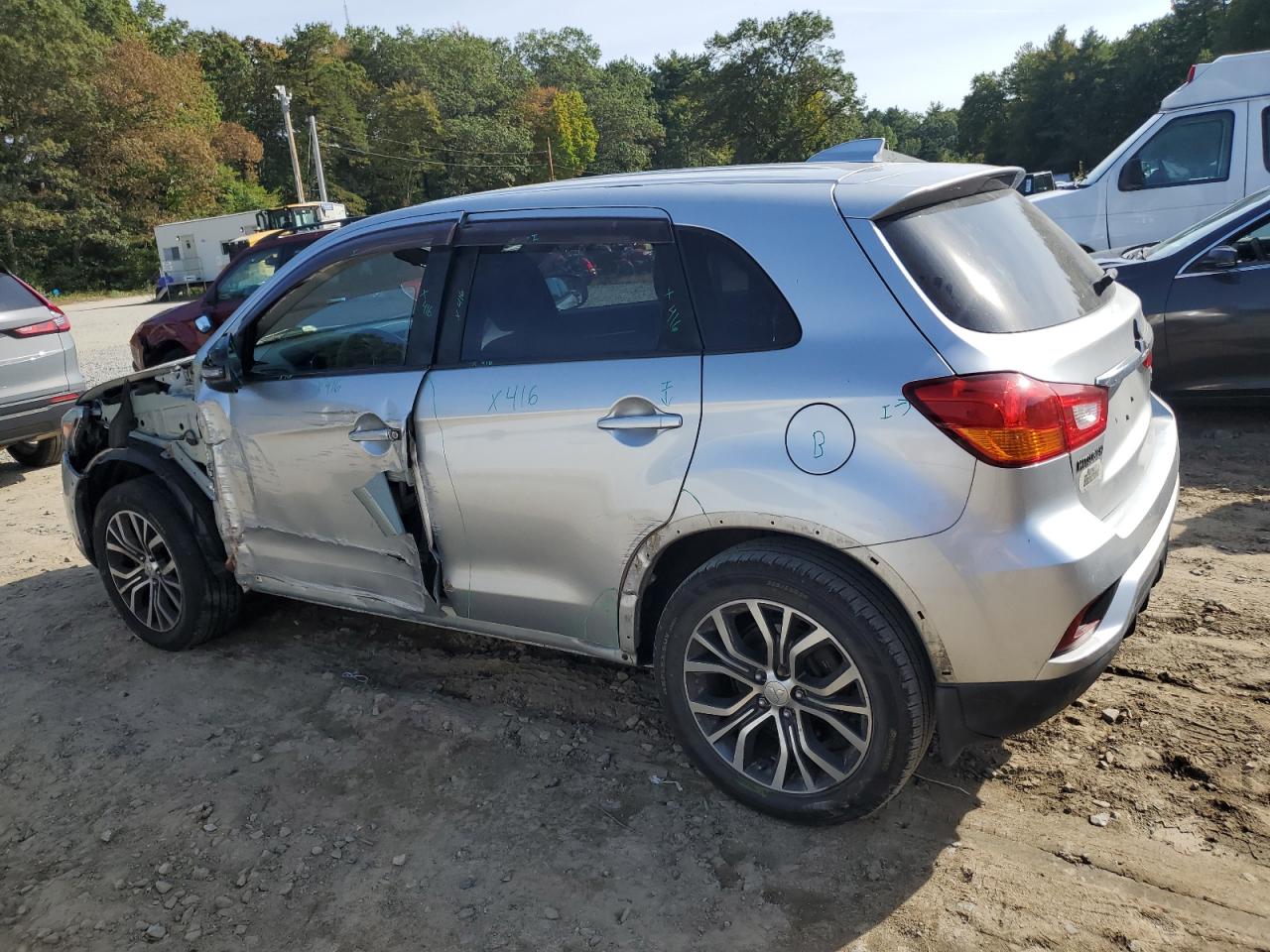 MITSUBISHI OUTLANDER ES