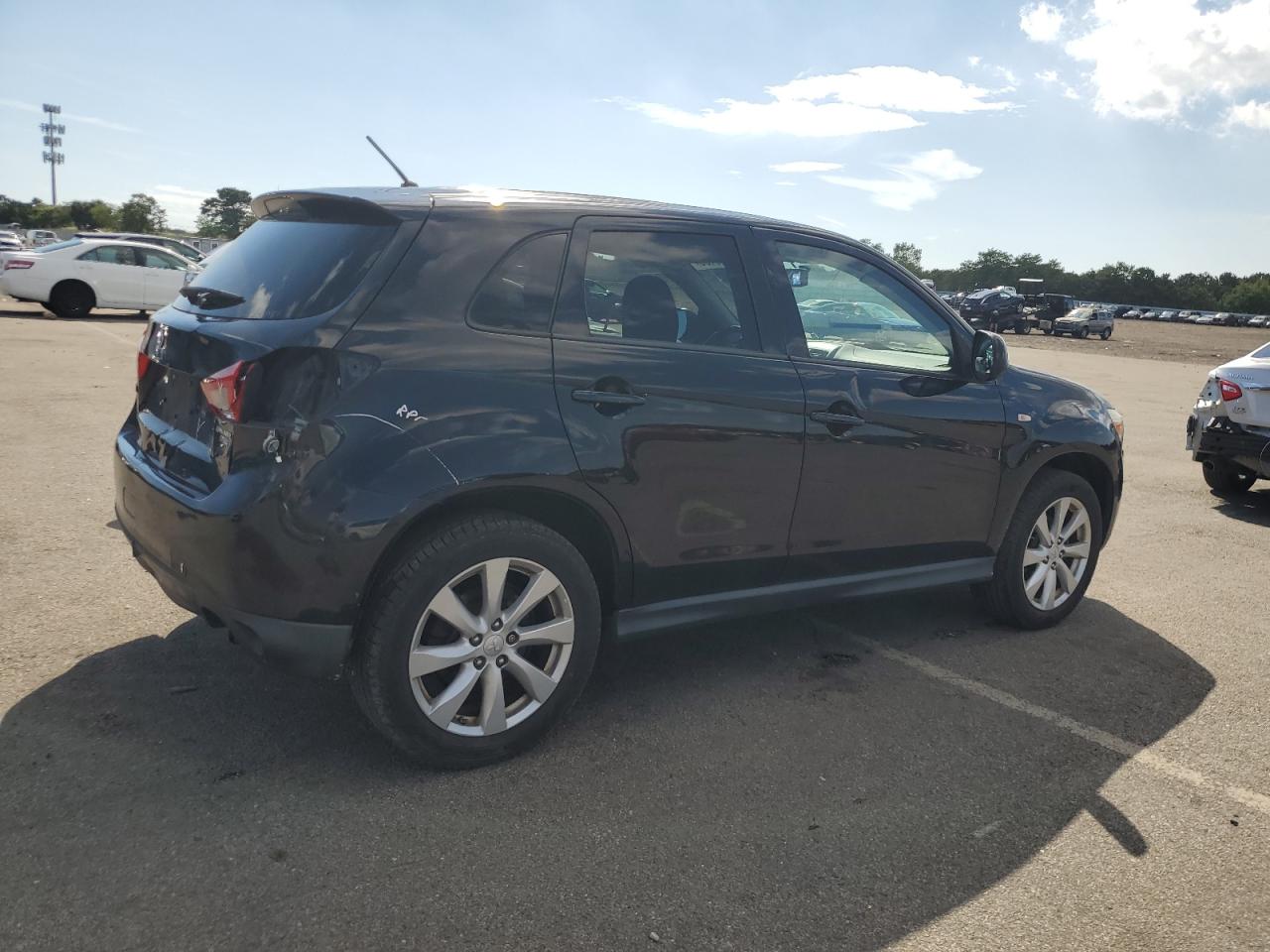 MITSUBISHI OUTLANDER ES