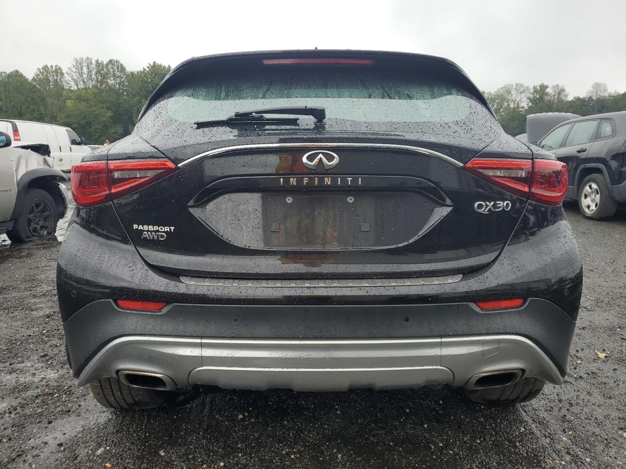INFINITI QX30 BASE