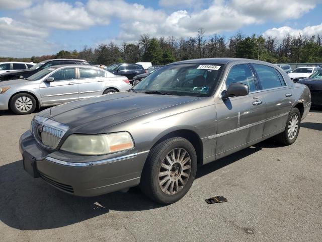LINCOLN TOWN CAR