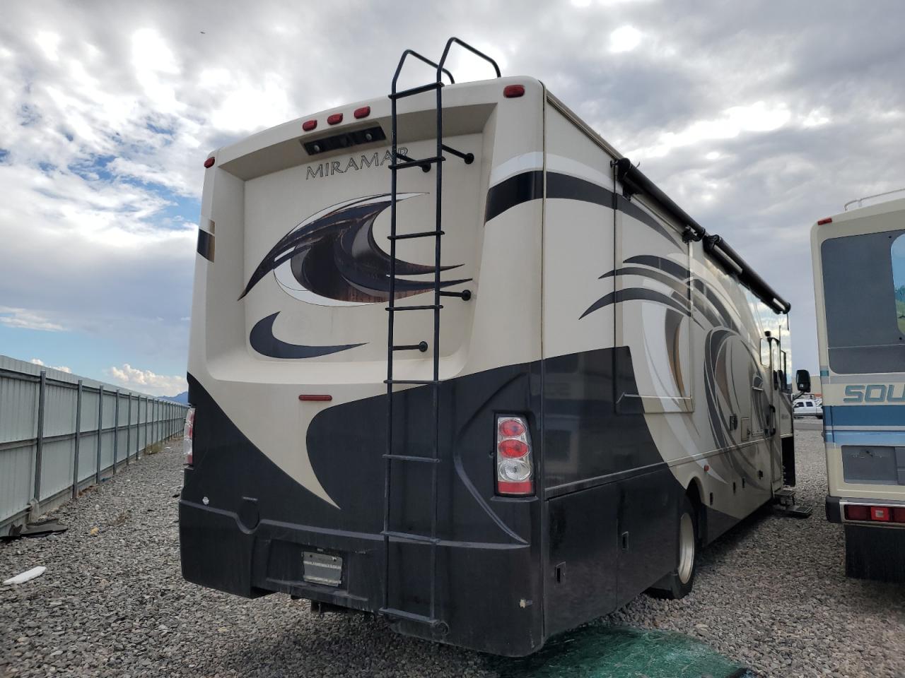 Lot #3264476406 2016 FORD F53