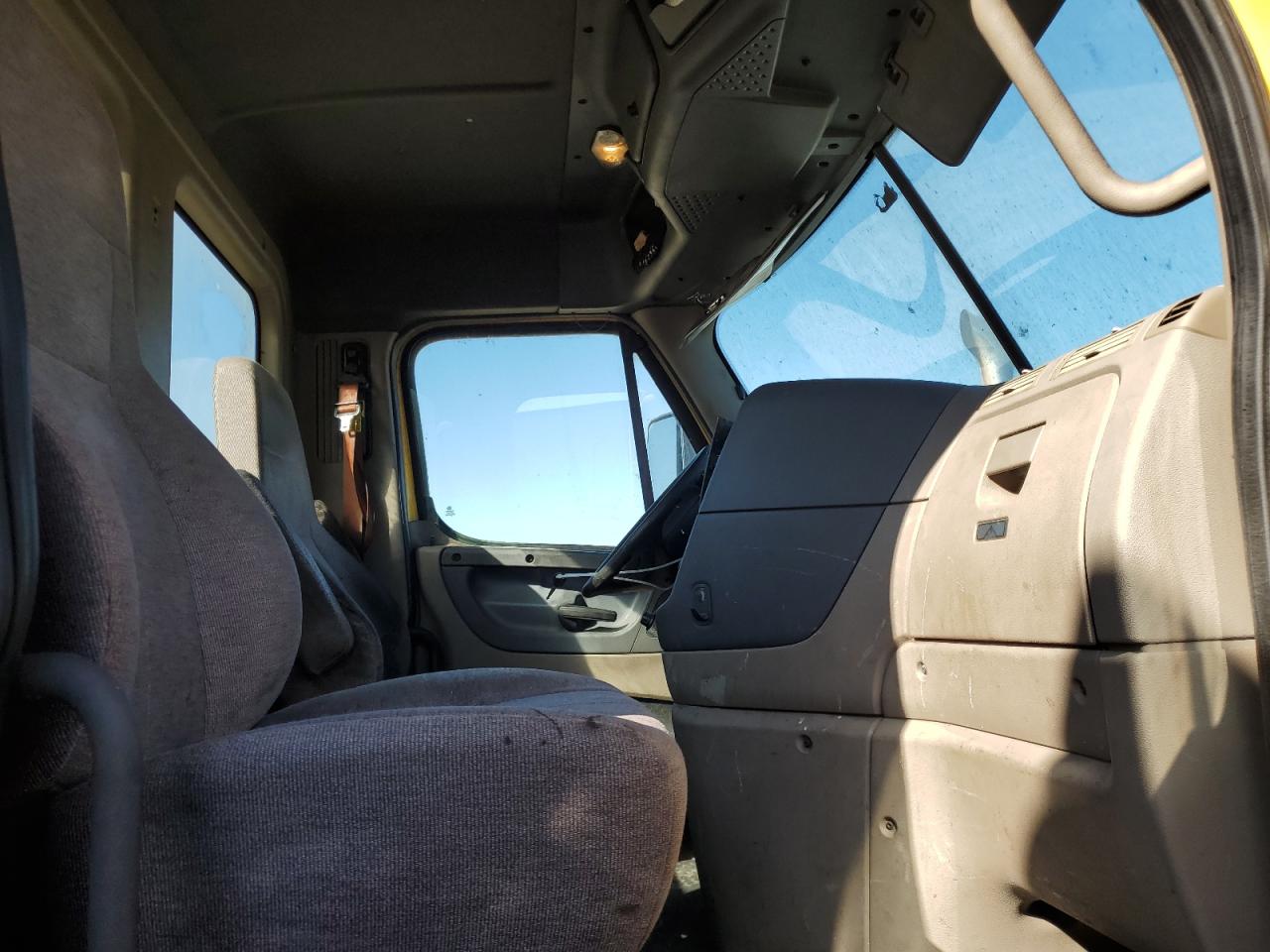 Lot #3281383042 2016 FREIGHTLINER CASCADIA 1