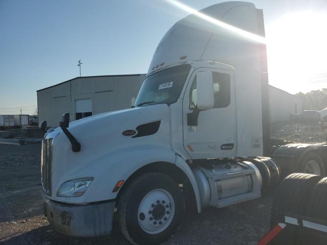 2016 PETERBILT TRACTOR 579 #3292332273