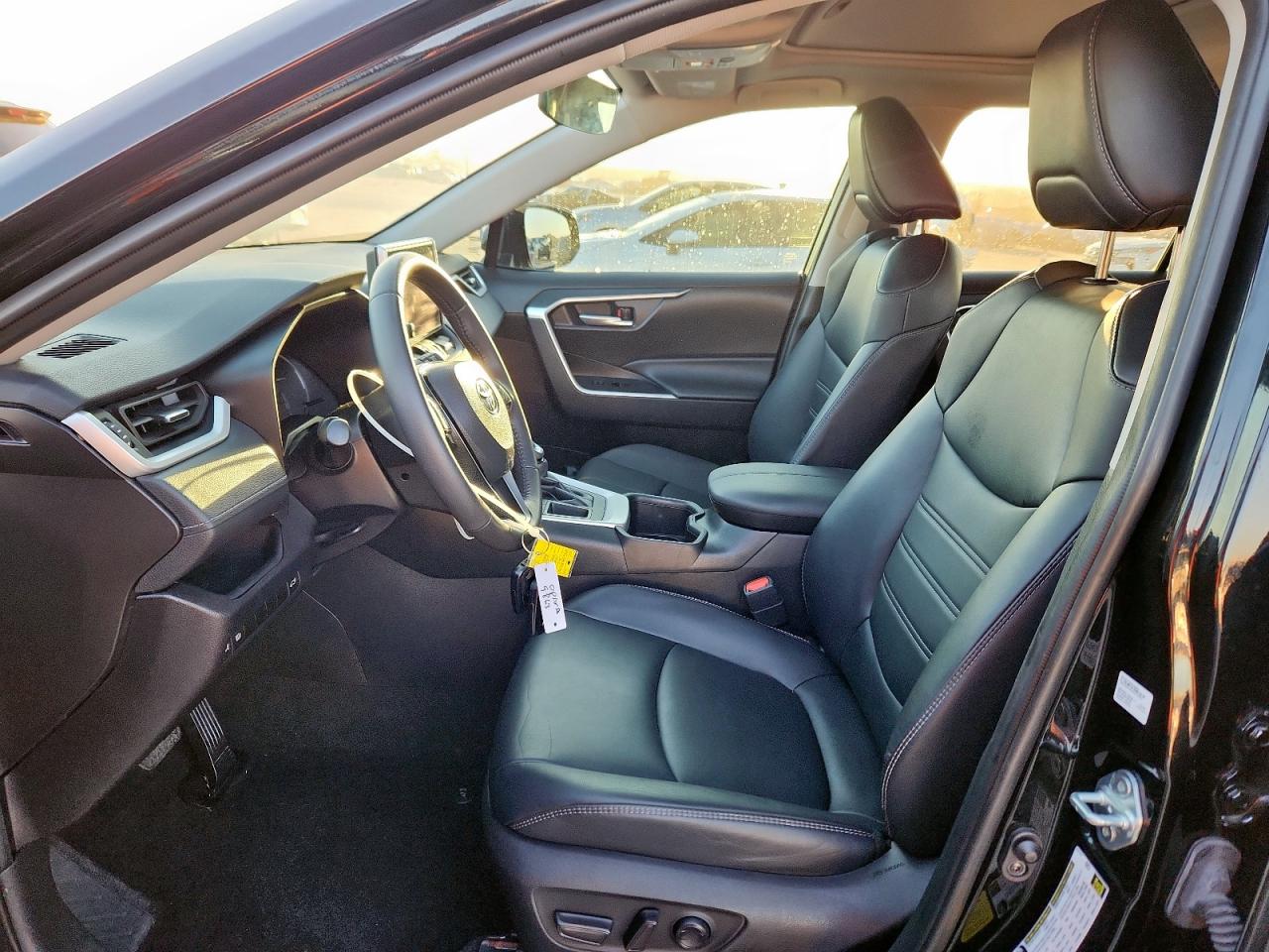 TOYOTA RAV4 XLE PREMIUM