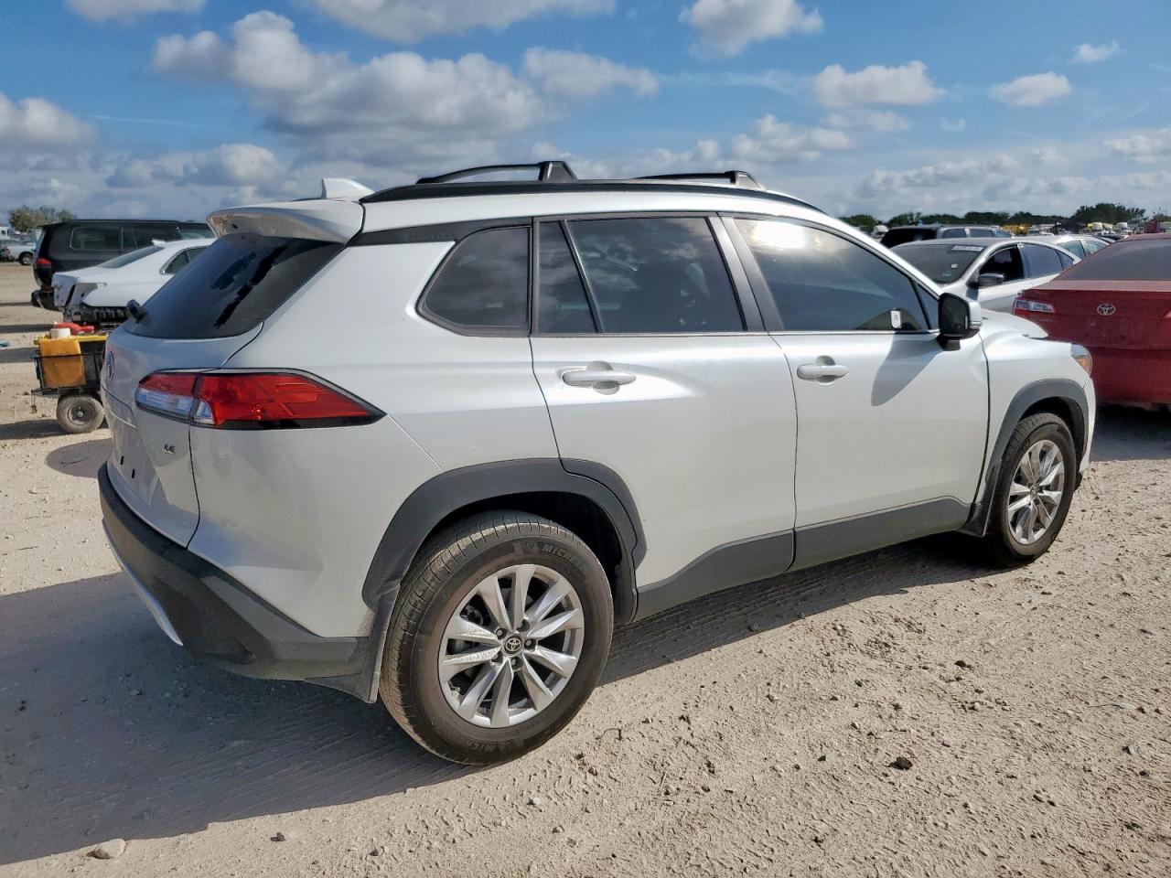 TOYOTA COROLLA CROSS LE