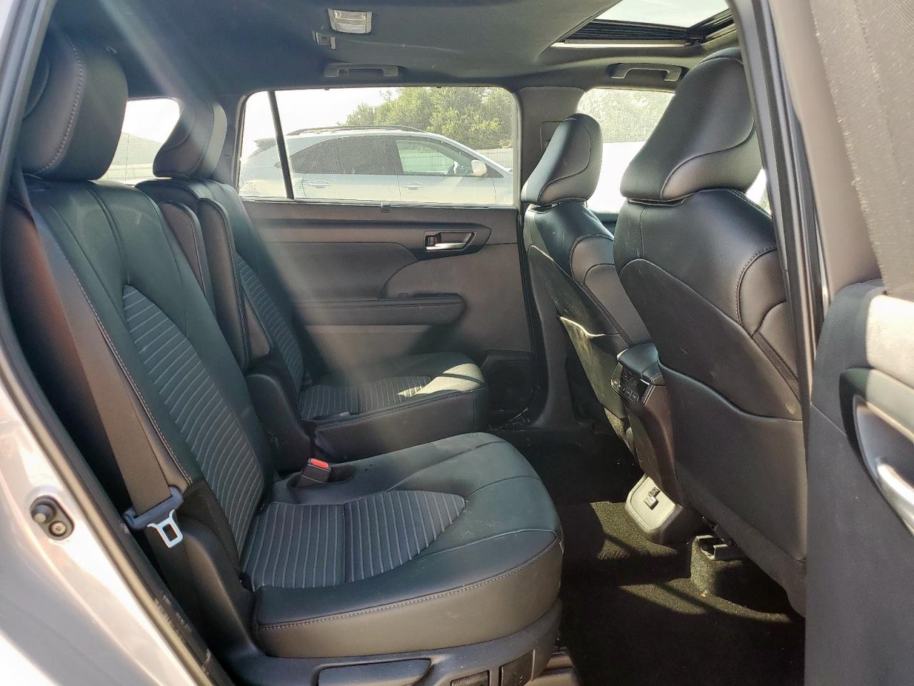 TOYOTA HIGHLANDER LE