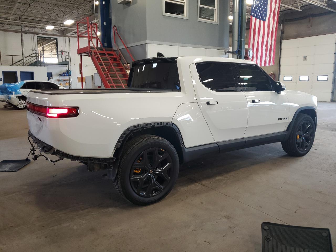 RIVIAN R1T ADVENTURE