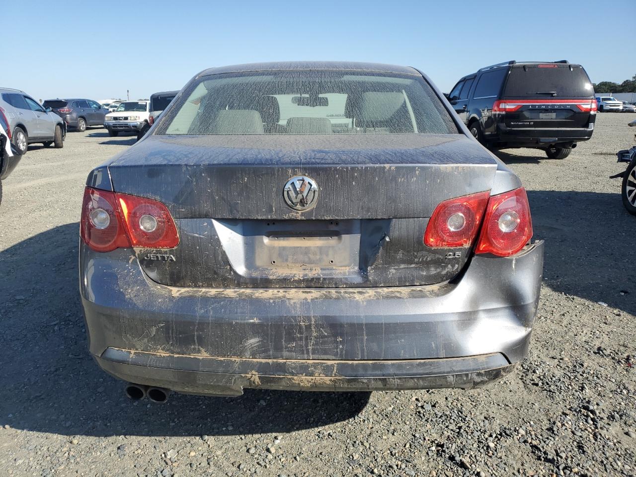 Lot #3302729048 2005 VOLKSWAGEN NEW JETTA 2.5L OPTION PACKAGE 1