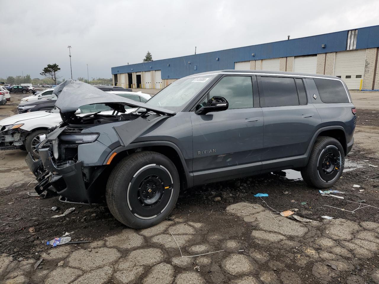 RIVIAN R1S ADVENTURE