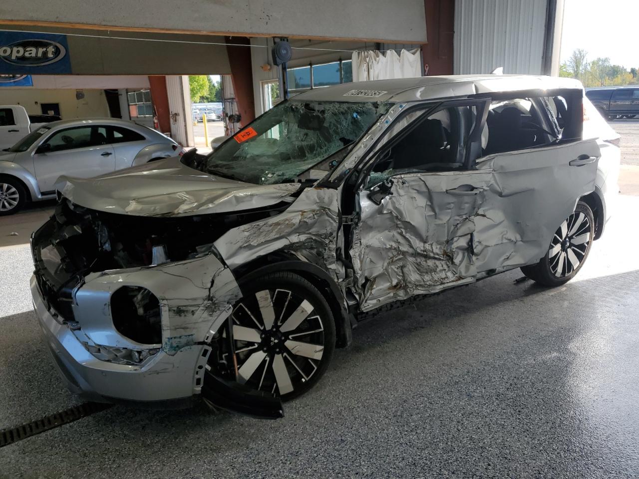 MITSUBISHI OUTLANDER SE