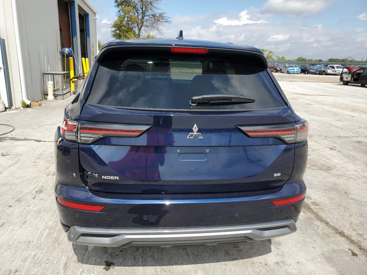 MITSUBISHI OUTLANDER SE