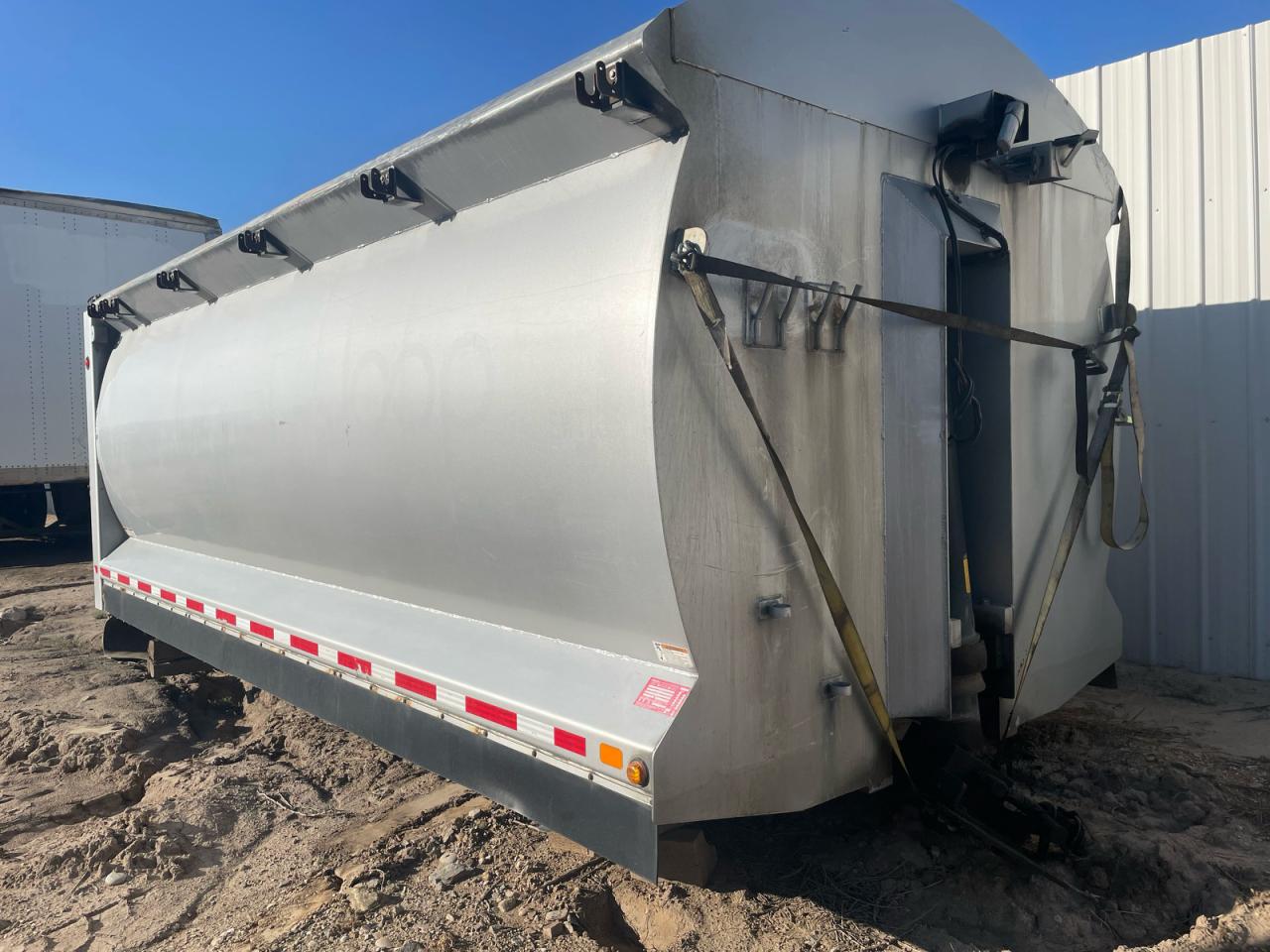 Lot #3273829406 2011 COLUMBIA TANDE-BPUP