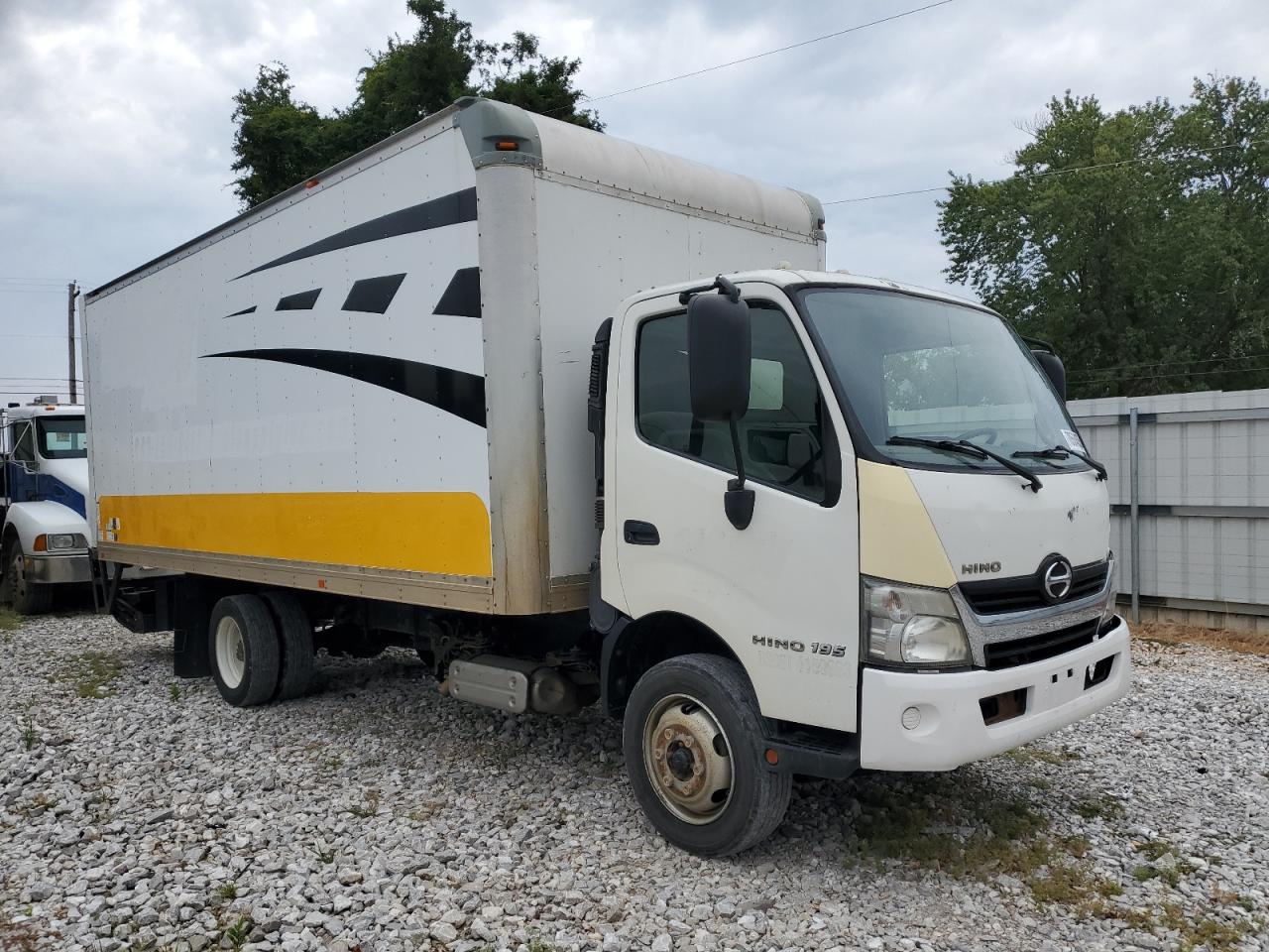  Salvage Hino 195