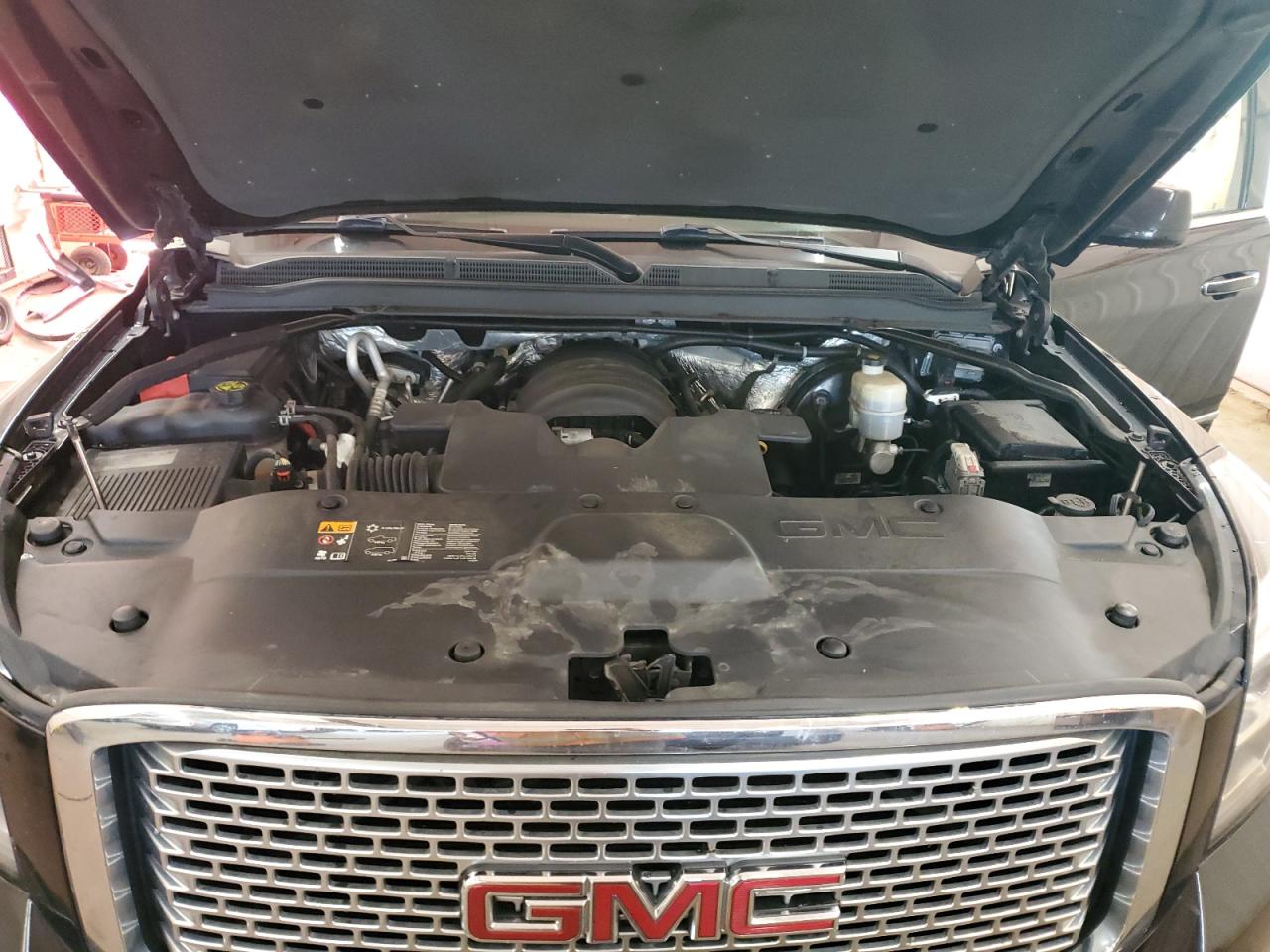 GMC YUKON DENALI