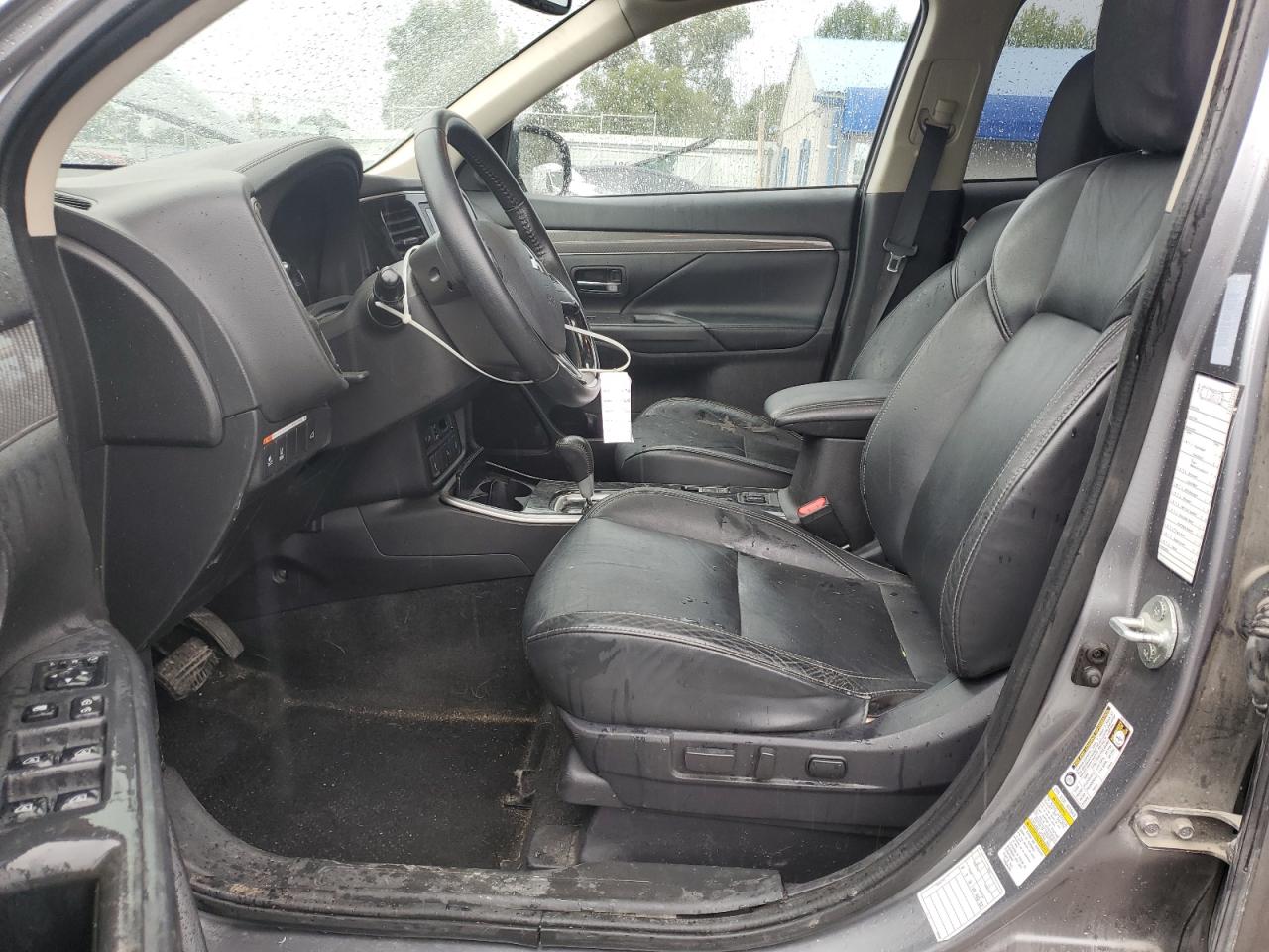 MITSUBISHI OUTLANDER SE