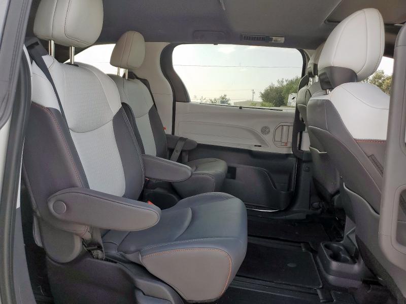 2023 TOYOTA SIENNA XSE 5TDDSKFC7PS097990