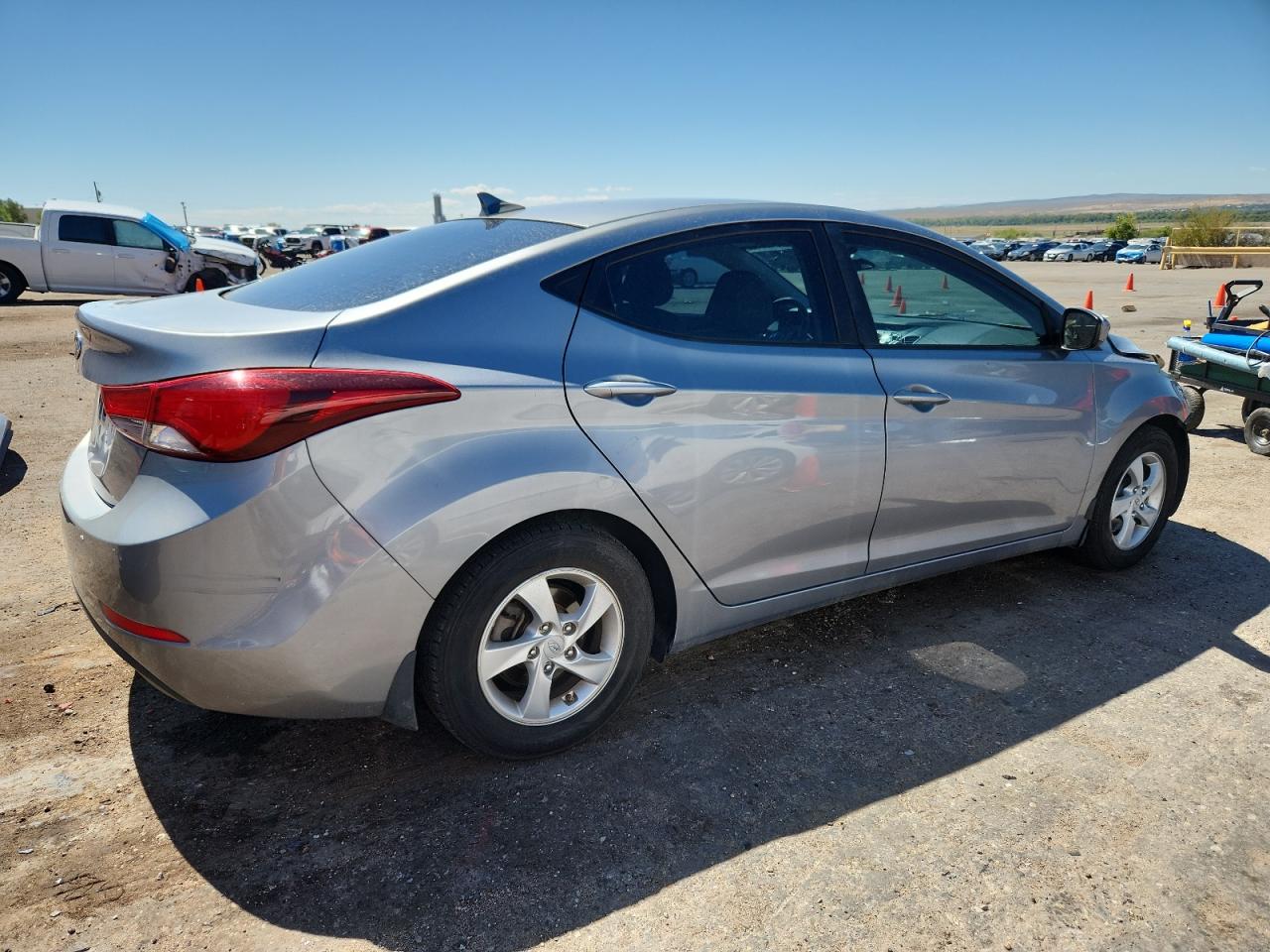 HYUNDAI ELANTRA SE