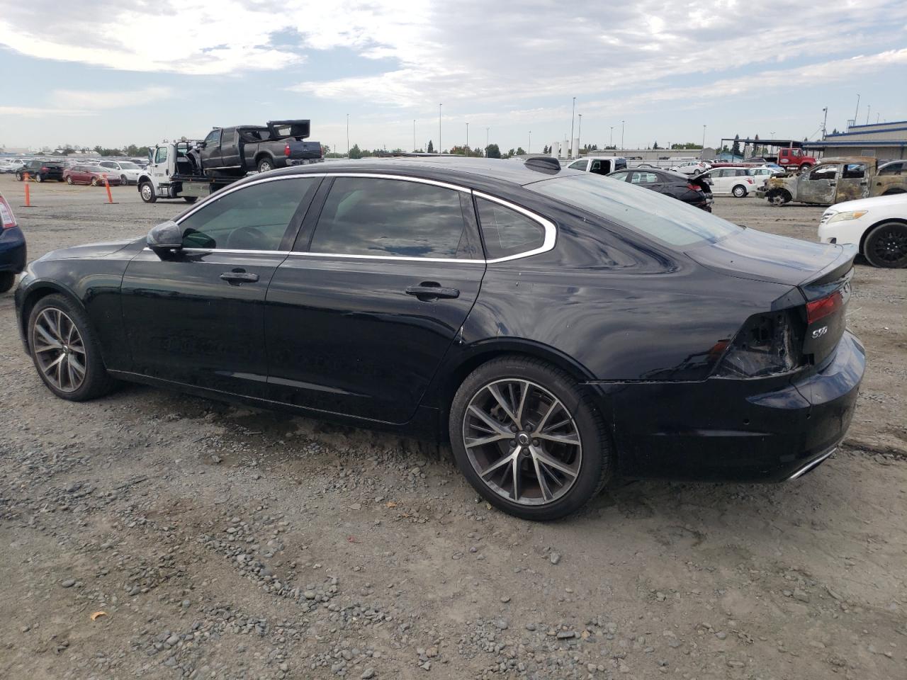 VOLVO S90 T6 MOMENTUM