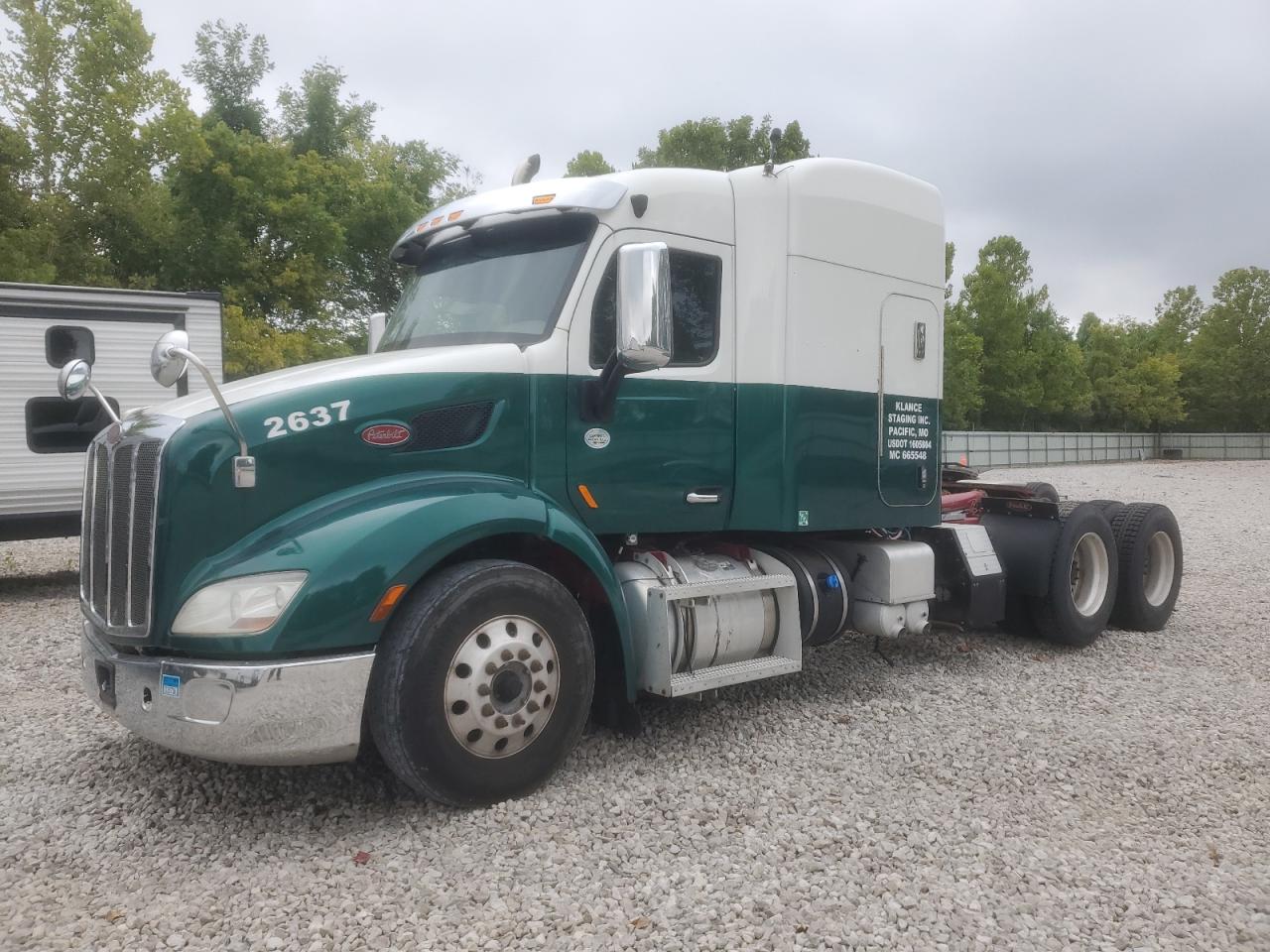 Lot #3255530062 2017 PETERBILT TRACTOR 579