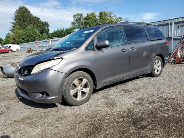 TOYOTA SIENNA LE