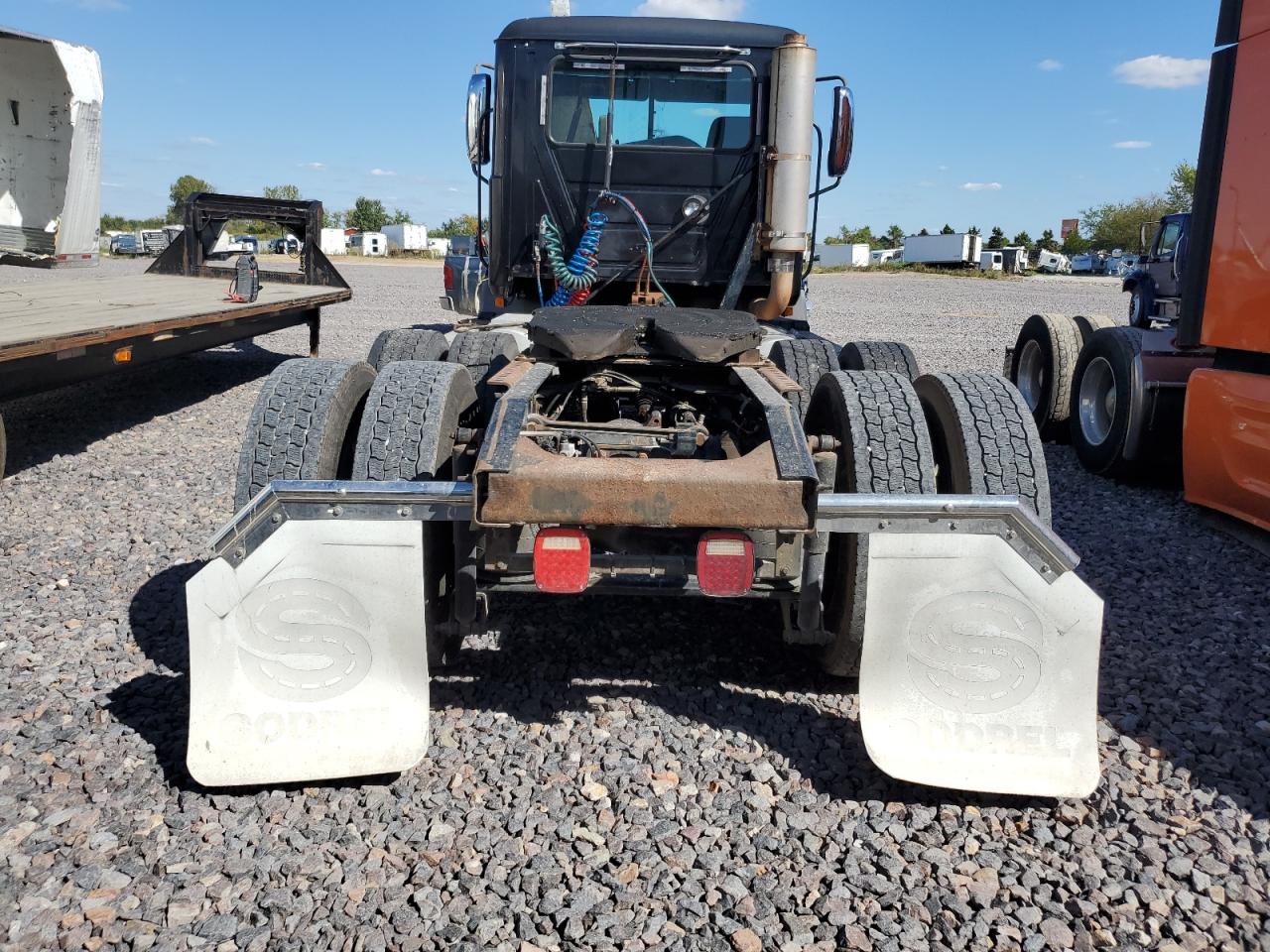 Lot #3270775855 2007 MACK 600 CXP600