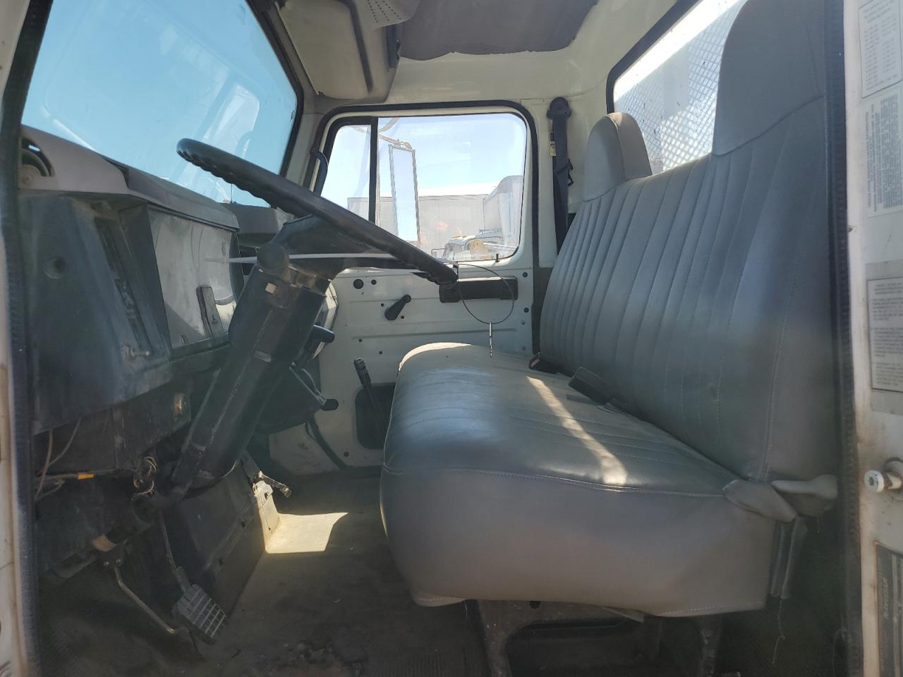 Lot #3235034008 1995 INTERNATIONAL 4000 4700