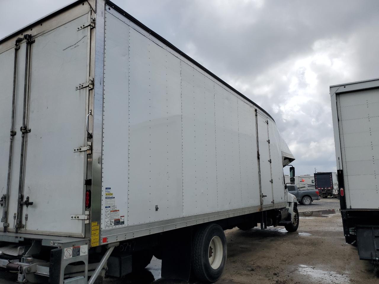 Lot #3304609457 2019 HINO 258/268