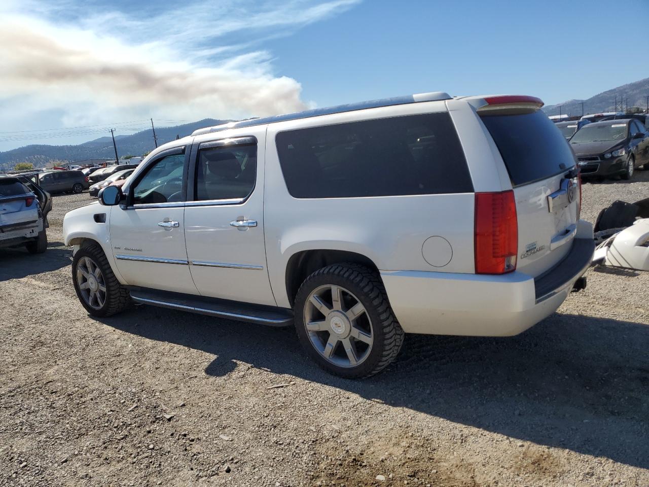 CADILLAC ESCALADE ESV LUXURY