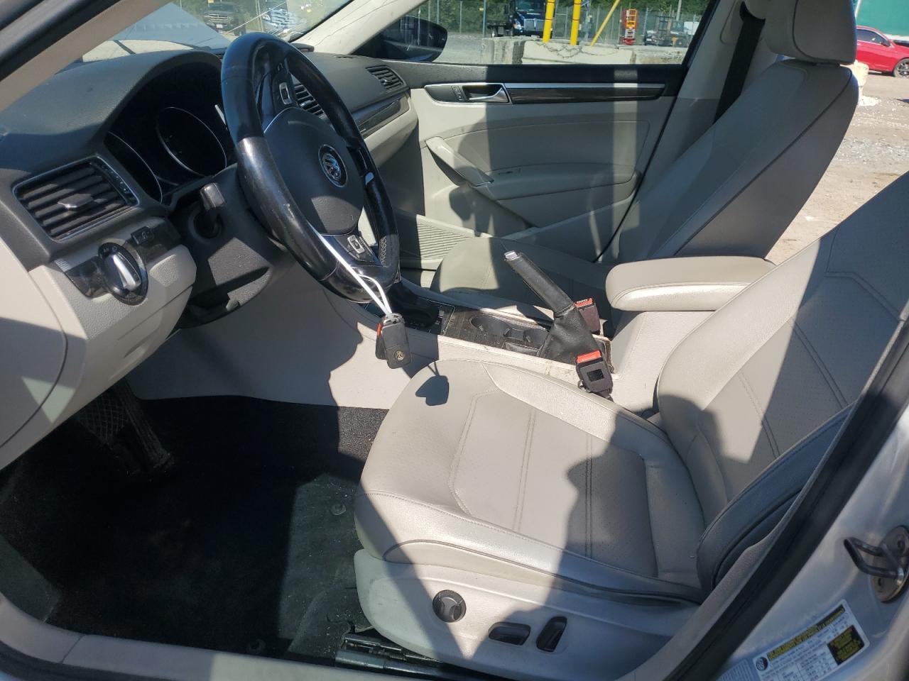 VOLKSWAGEN PASSAT SE