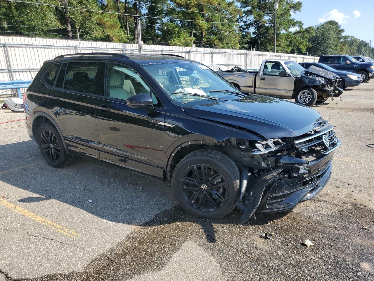 VOLKSWAGEN TIGUAN SE R-LINE BLACK