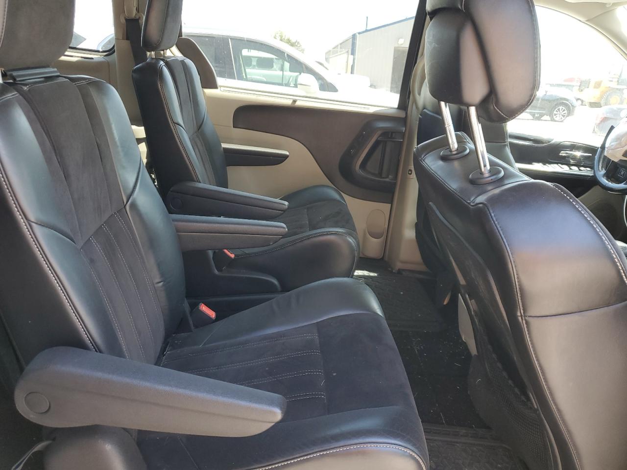 CHRYSLER TOWN & COUNTRY TOURING L