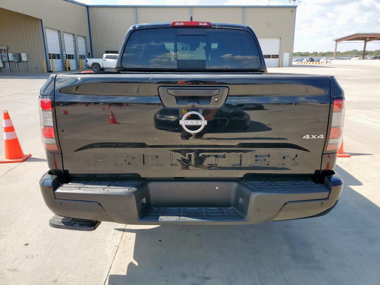 NISSAN FRONTIER S
