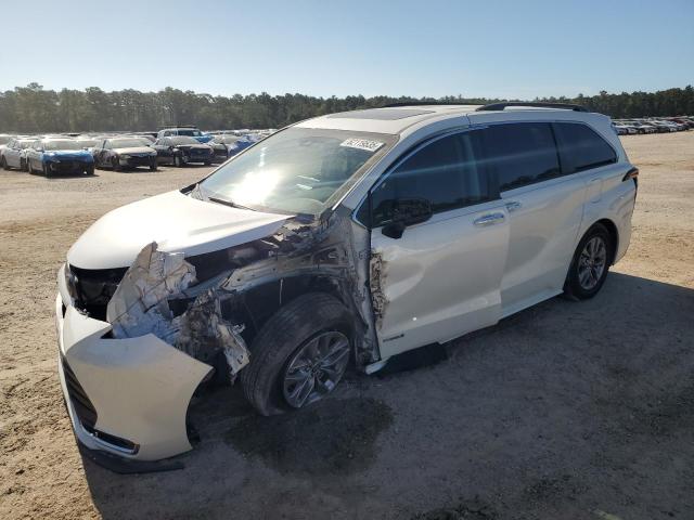 TOYOTA SIENNA XLE