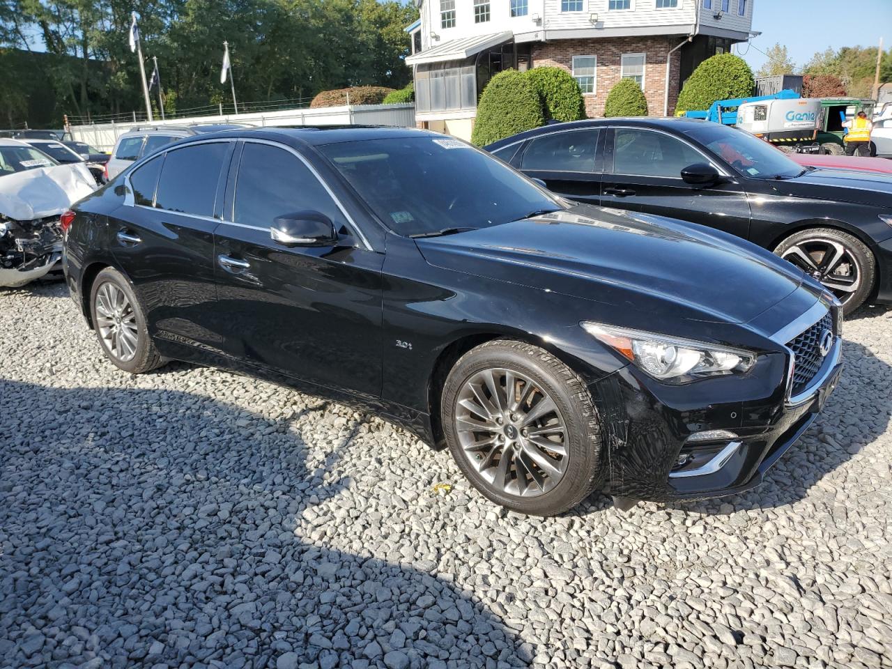 INFINITI Q50 LUXE