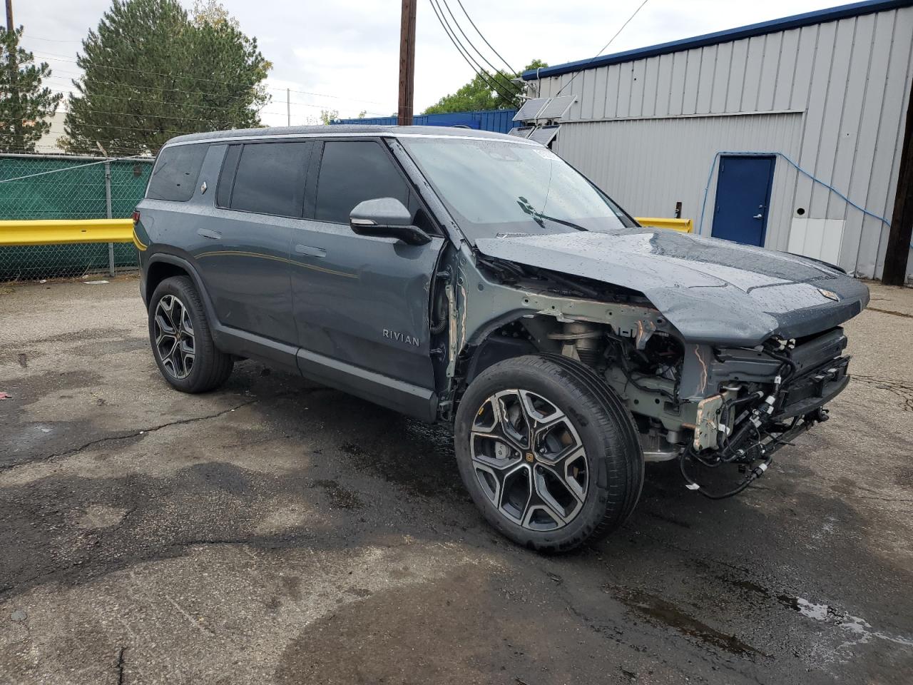 RIVIAN R1S ADVENTURE