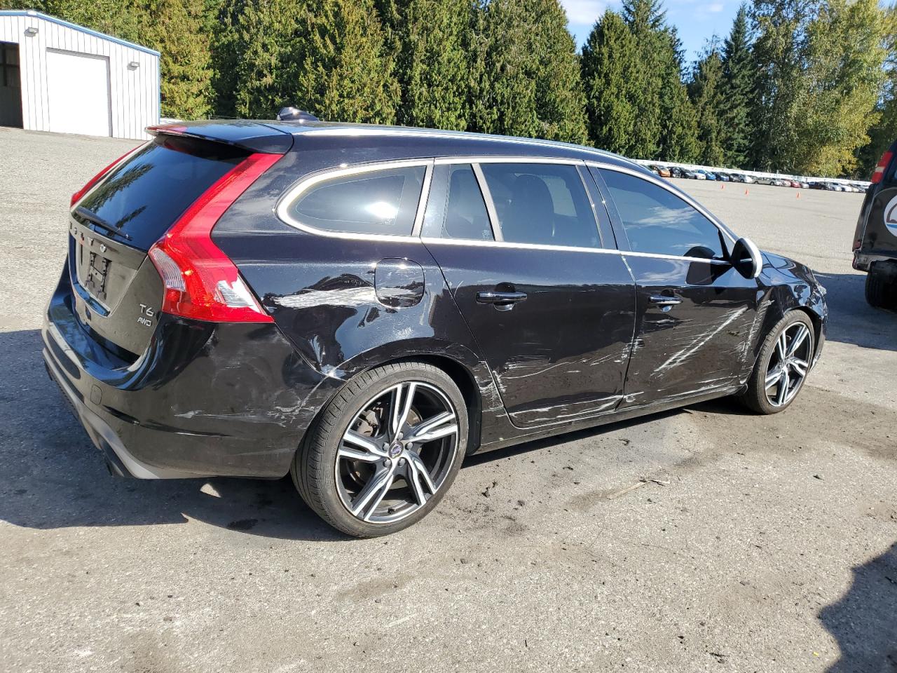 VOLVO V60 T6 R-DESIGN