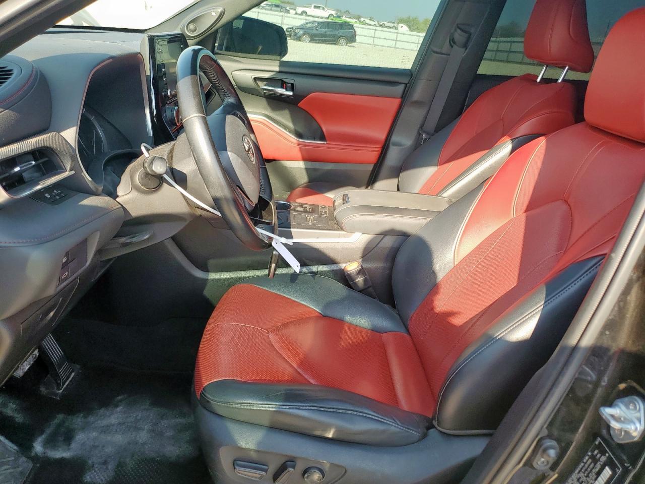 Lot #3318913913 2021 TOYOTA HIGHLANDER XSE