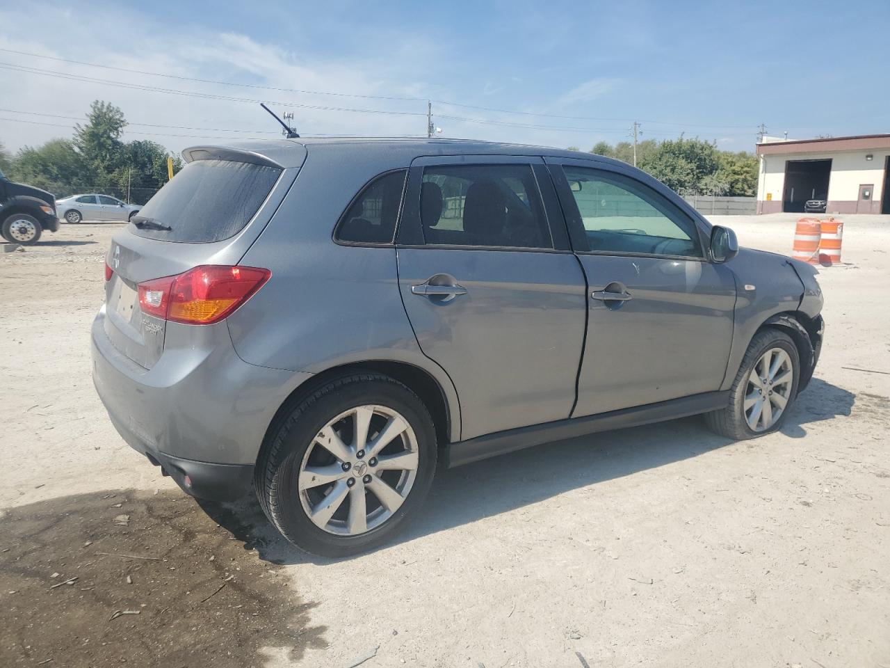 MITSUBISHI OUTLANDER ES