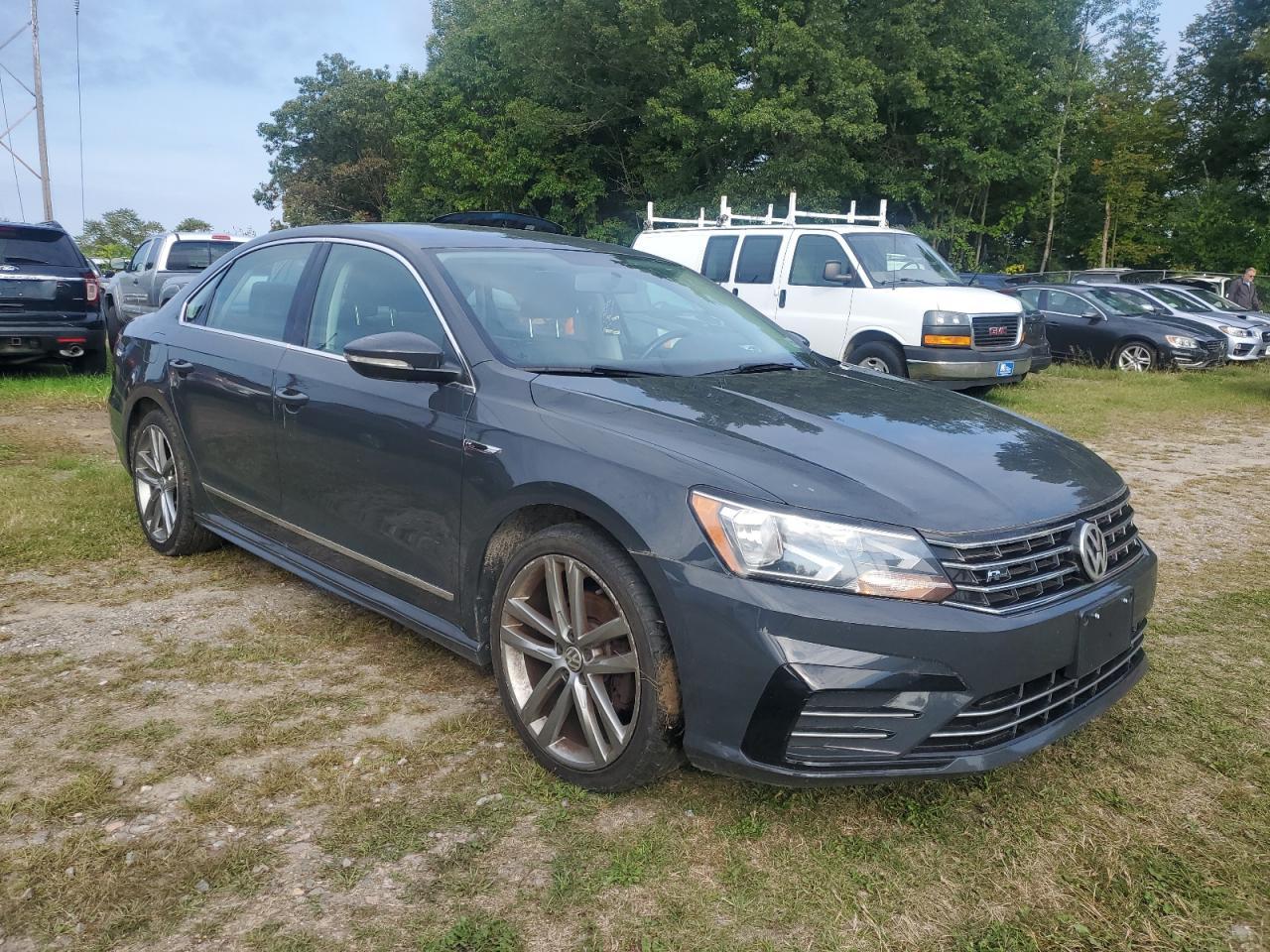 VOLKSWAGEN PASSAT R-LINE
