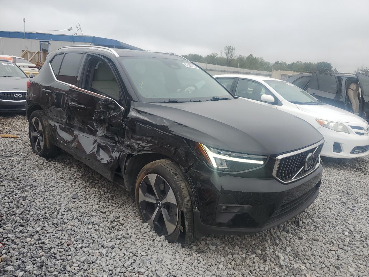 VOLVO XC40 PLUS