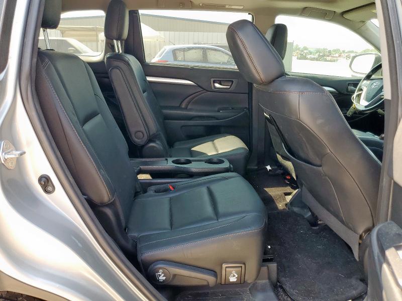 2018 TOYOTA HIGHLANDER SE 5TDJZRFH2JS498308