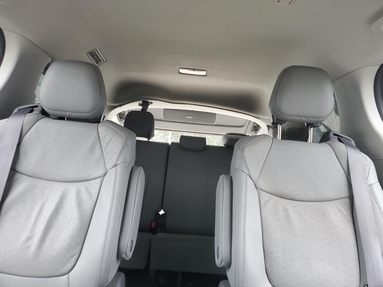 TOYOTA SIENNA LIMITED