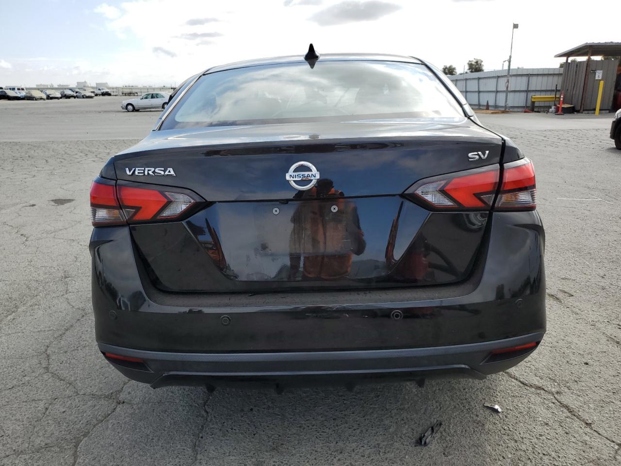 Lot #3308259154 2021 NISSAN VERSA SV